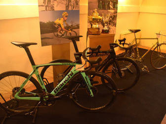 Giro d'Italia beim Castello di Susans